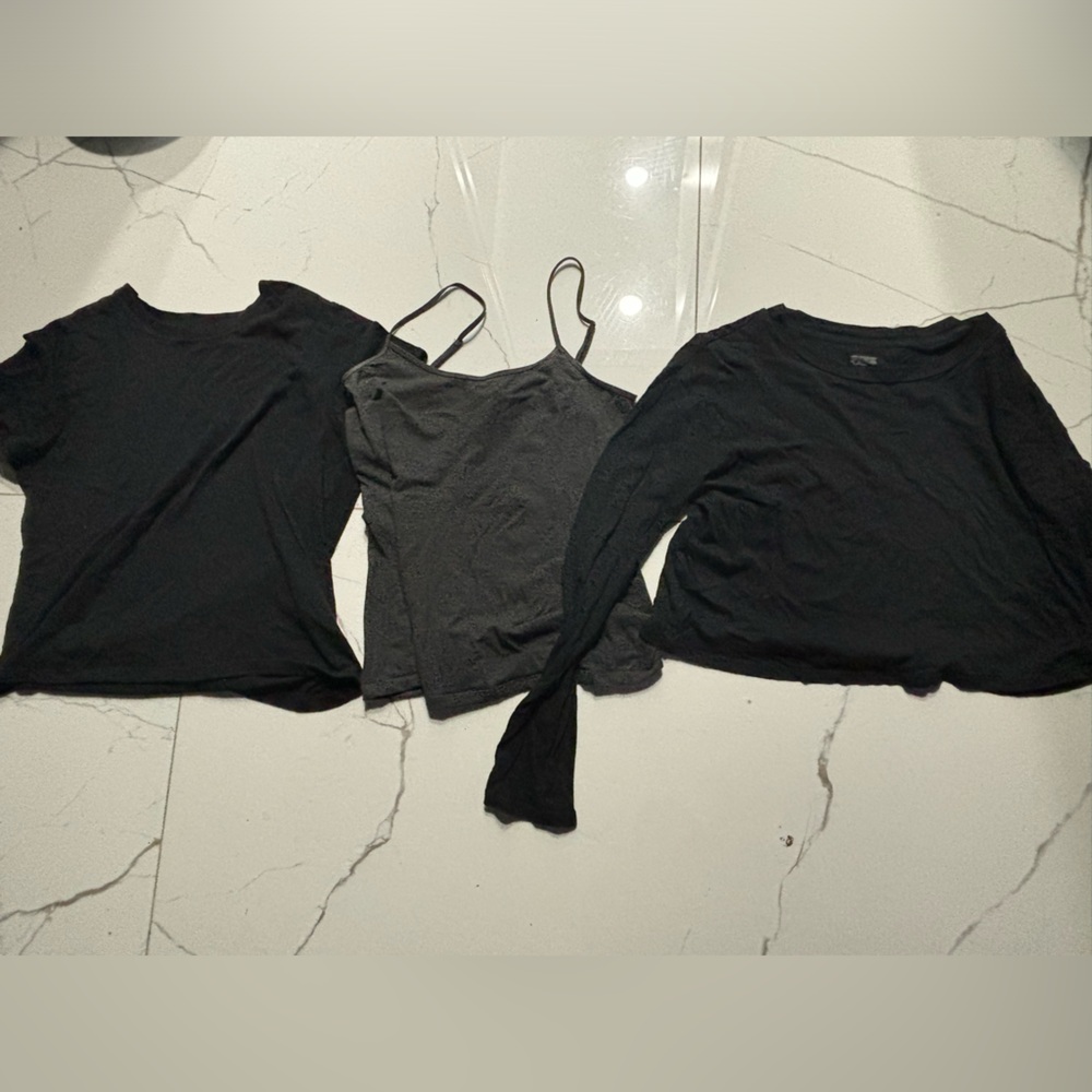 3 basic shirts - Picture 2 of 2